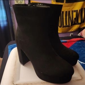 Womens high heeled boots